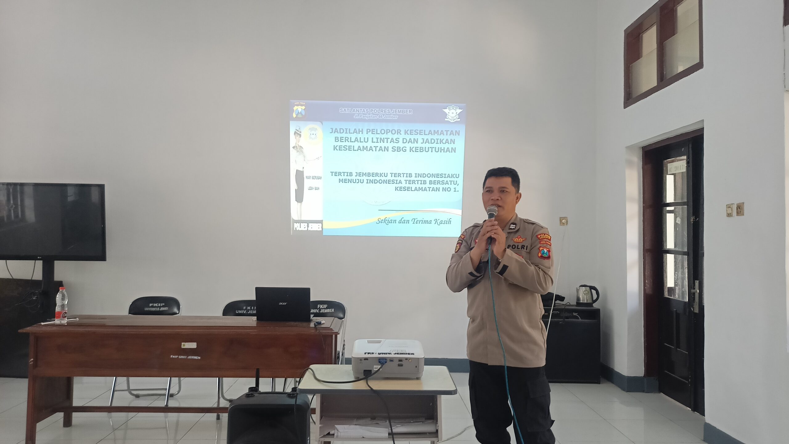 Pembelajaran Pendidikan Pancasila tentang Mematuhi Peraturan di Sekitar Bagi Siswa-Siswi SD Labschool FKIP Universitas Jember