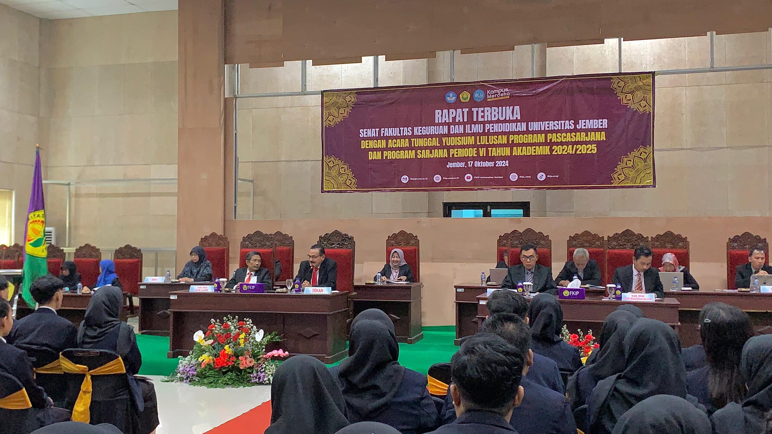 Rapat Terbuka Senat FKIP Universitas Jember Yudisium Lulusan Program Pascasarjana dan Program Sarjana Periode VI Tahun Akademik 2024/2025