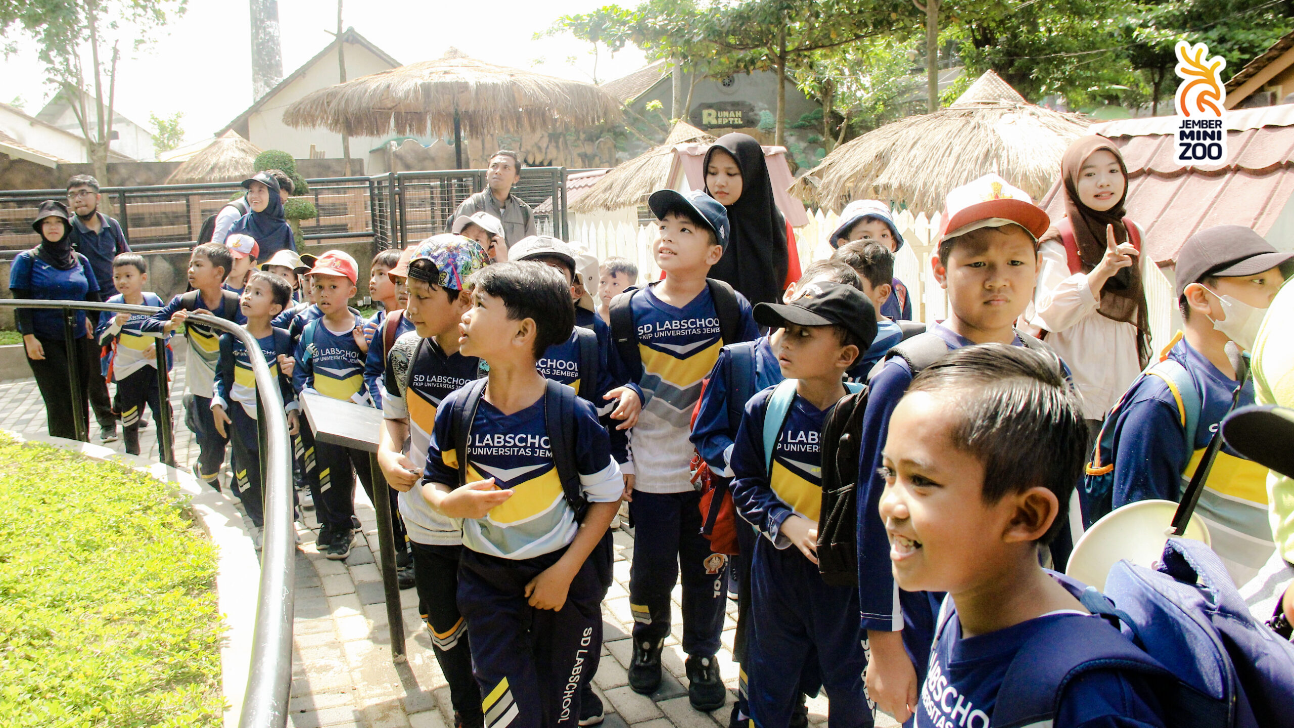 SD Labschool FKIP Universitas Jember Gelar Outing Class di Mini Zoo Jember