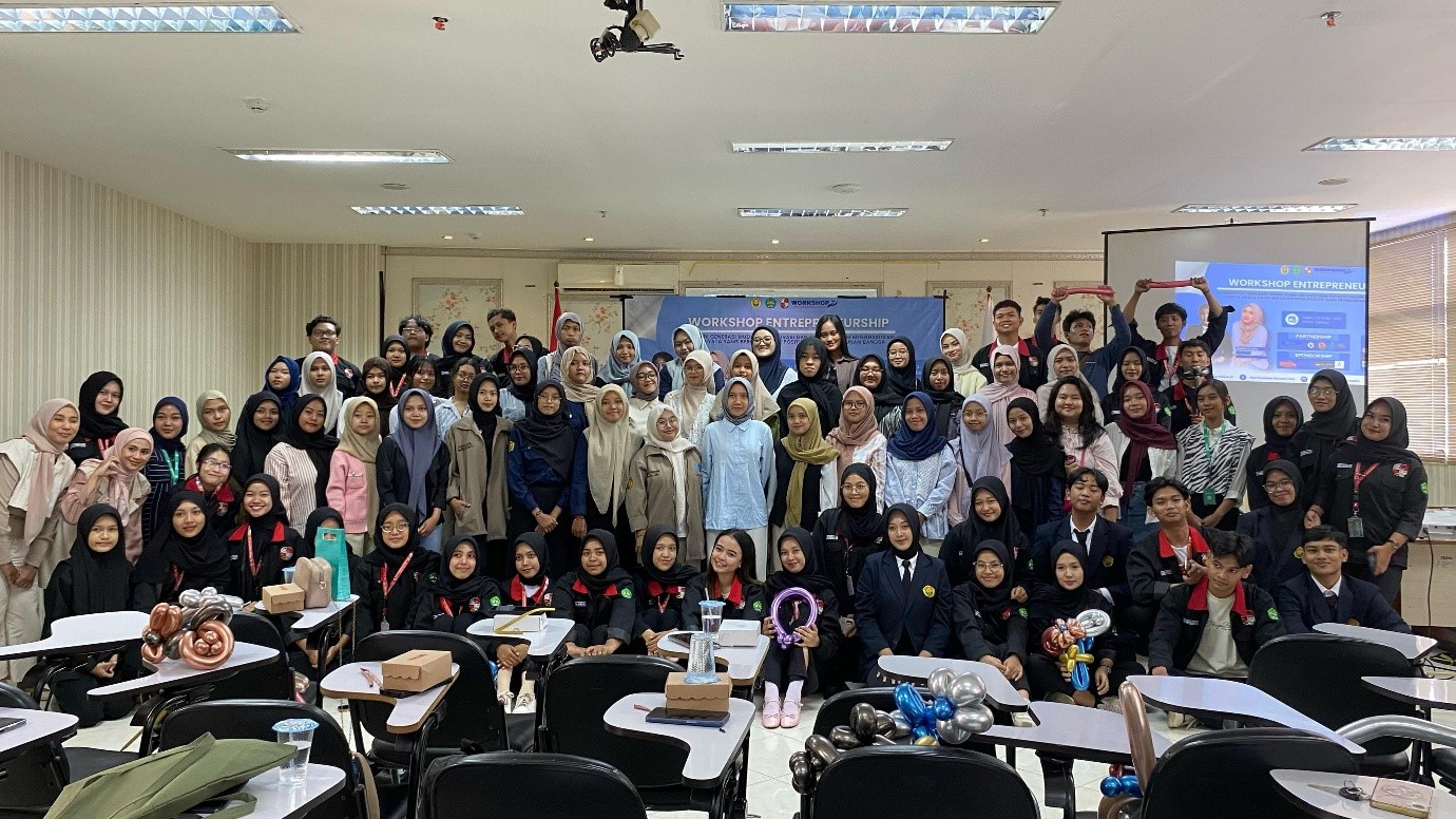 Himpunan Mahasiswa Pendidikan Ekonomi FKIP UNEJ sukses gelar Workshop Entrepreneurship 2025