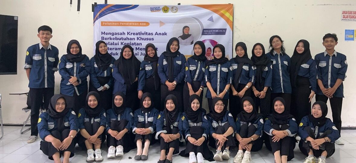 Membuka Kotak Ajaib Kreativitas: Workshop HMP Golden Age FKIP UNEJ Terangi Dunia Anak Berkebutuhan Khusus