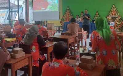 Sosialisasi S2 dan S3 Pendidikan IPA pada Guru di MGMP Fisika Kabupaten Jember