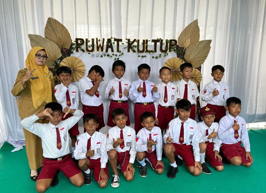 PGSD UNEJ Ajak Siswa SD Belajar Apresiasi Seni Sejak Dini