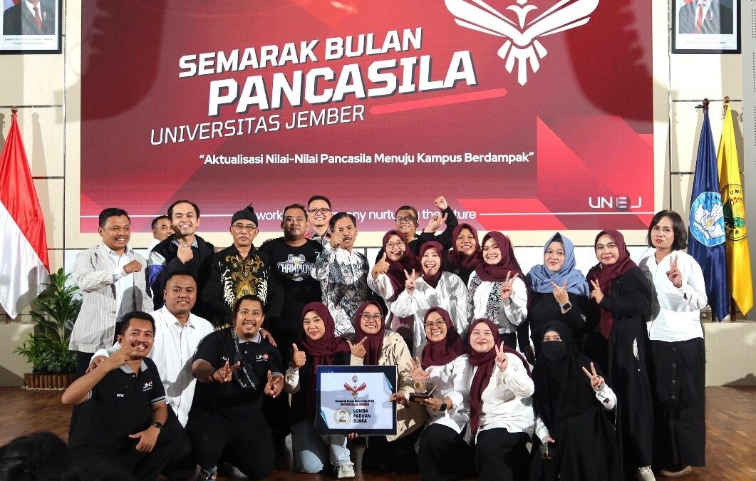 Tim Paduan Suara FKIP Raih Juara Dua dalam Lomba Paduan Suara Antar Unit Kerja Universitas Jember