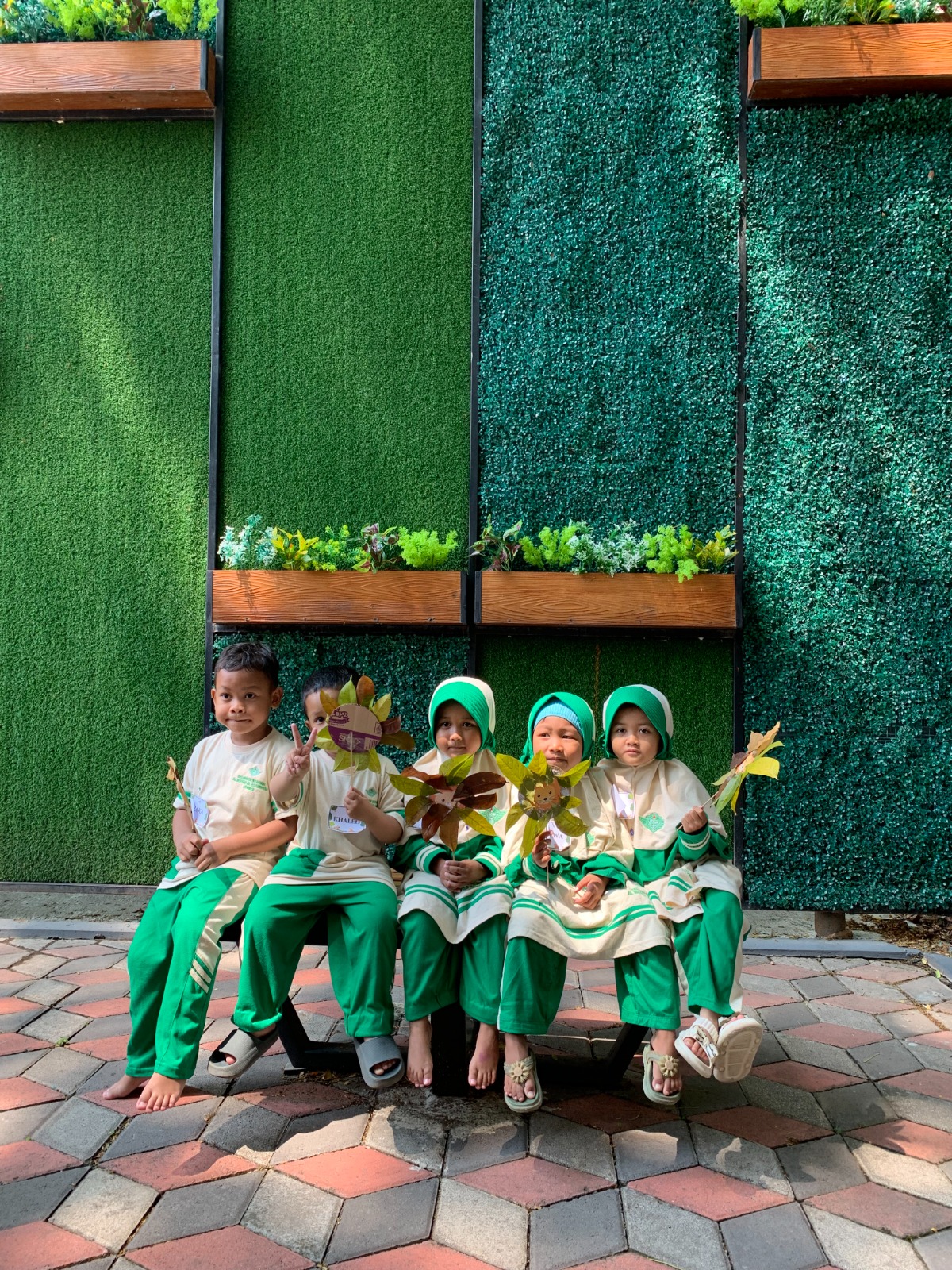 Menyulap Akhir Pekan Jadi Hari yang Ditunggu: Cerita di Balik Ceria Anak Anak di Hola Holiday