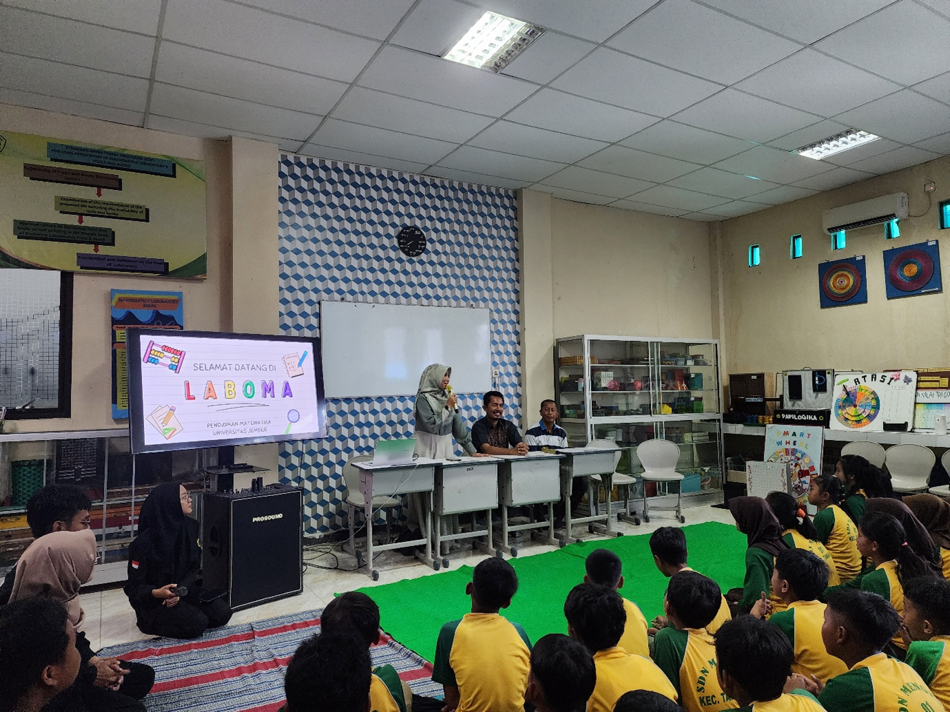 SDN Mengen 1 Tamanan Bondowoso Kunjungi Laboratorium Pendidikan Matematika FKIP UNEJ: Antusias Belajar Matematika dengan Media Interaktif