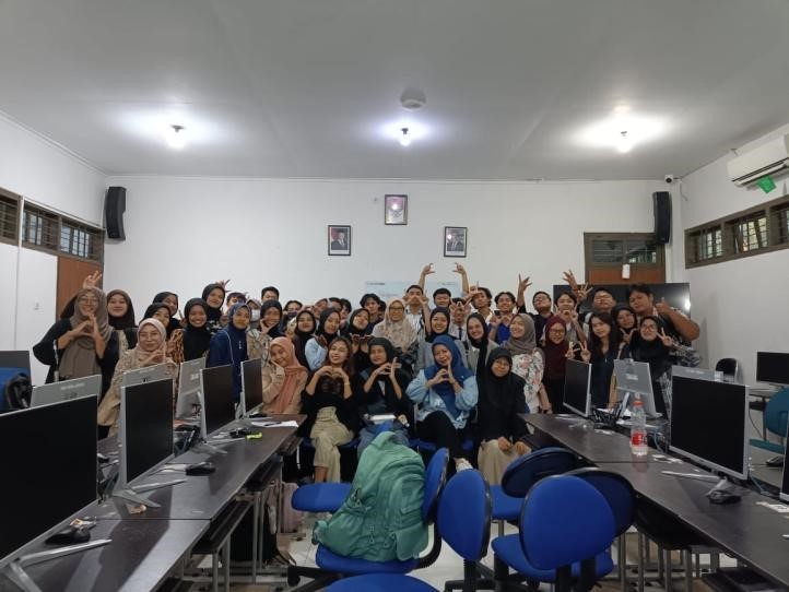 Mahasiswa Prodi Pendidikan Bahasa Inggris Mengembangkan Platform Belajar Bahasa Mandiri (Self Access Language Learning) untuk Siswa SMP dan SMA