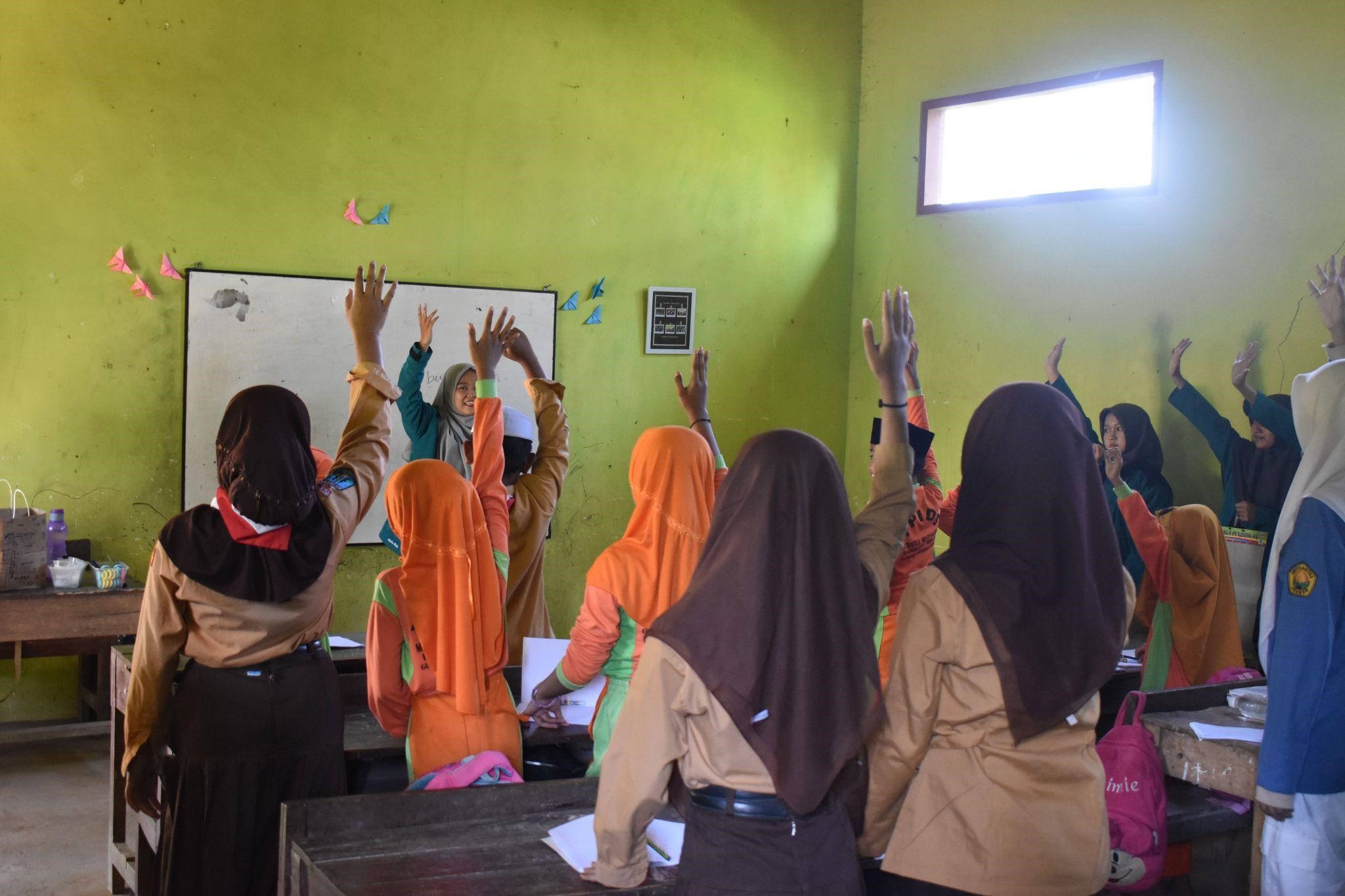 Sinergi UKKI MASA dan UJAR Mengajar: Rahmah Day Wujudkan Bakti Sosial dan Pengabdian di MI Baitul Mutaalim