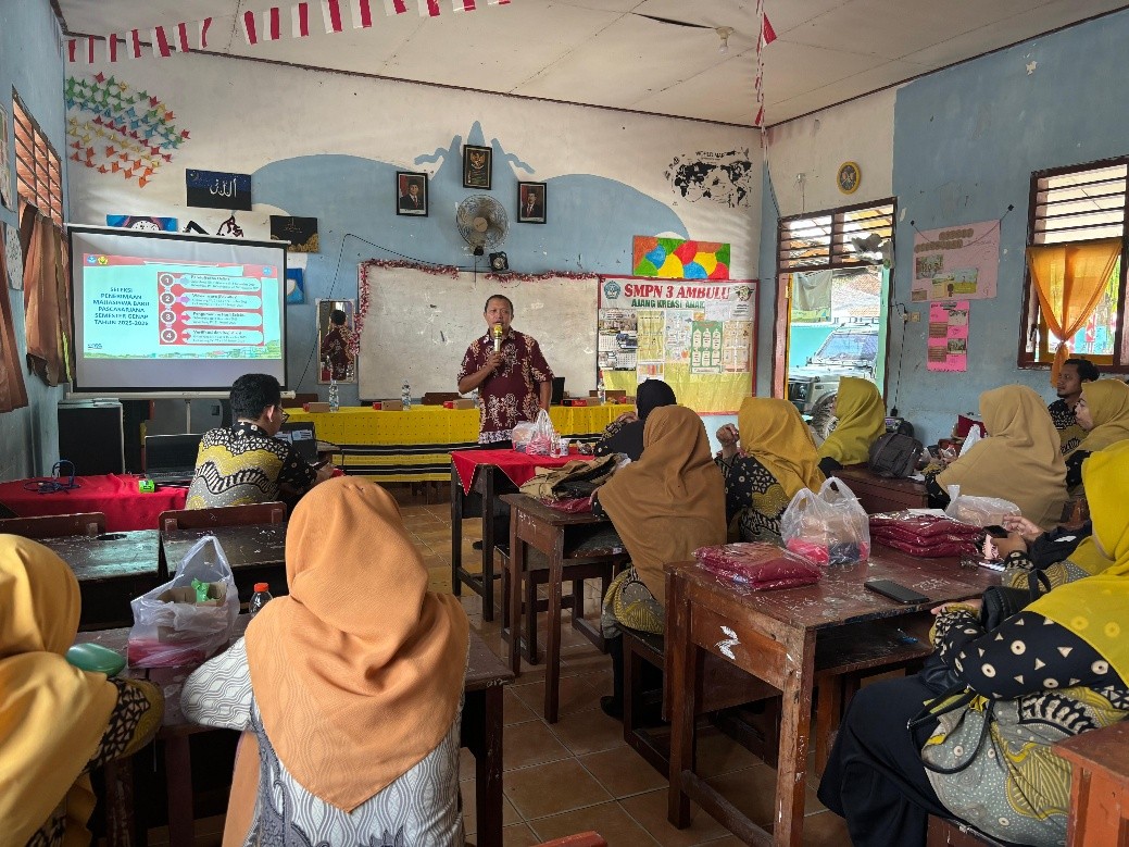 Peningkatan Animo Calon Mahasiswa Baru Melalui Sosialisasi S2 Pendidikan IPA pada Guru di MGMP IPA Kabupaten Jember Wilayah Timur