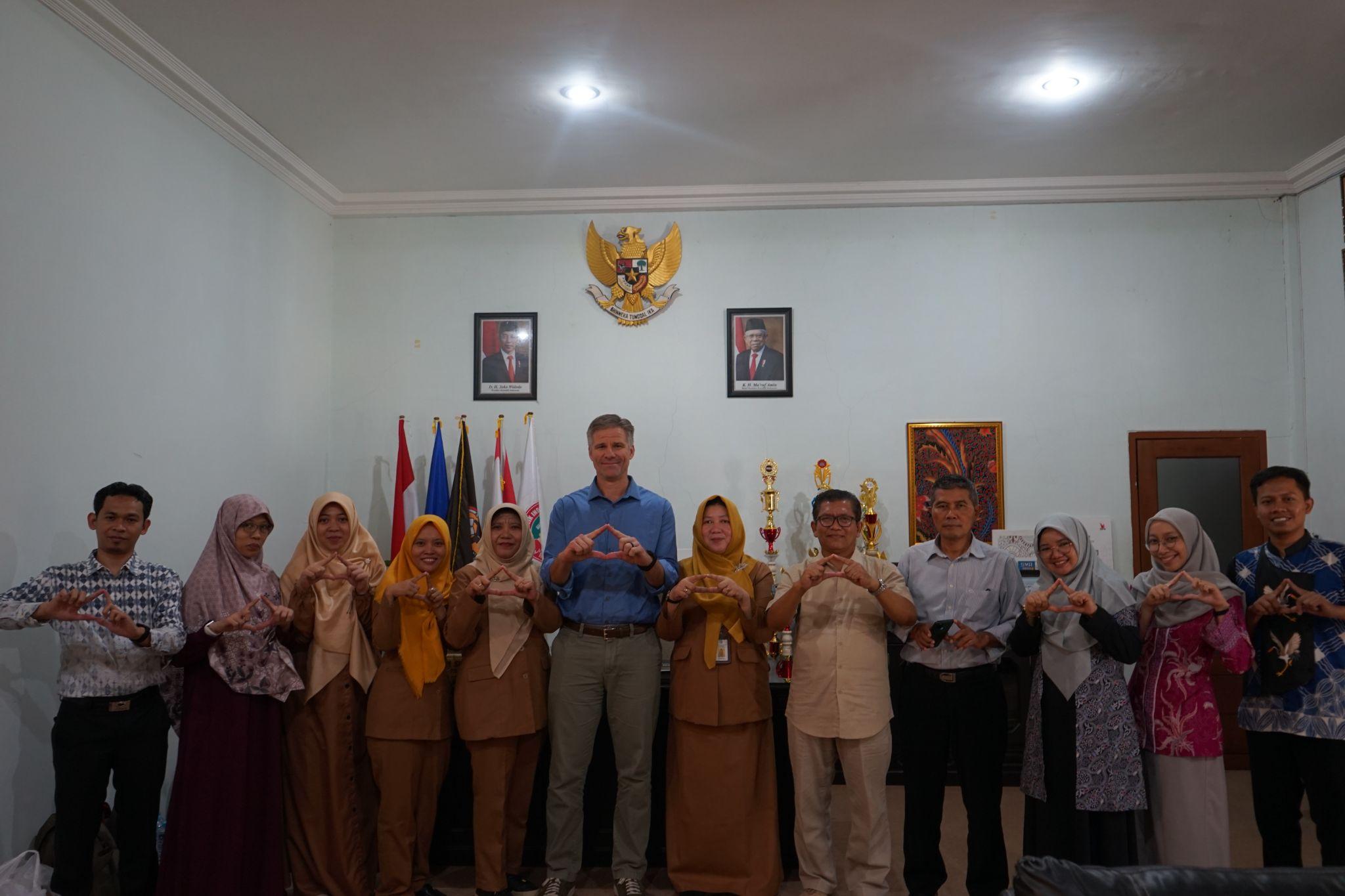Menguji Model STEM dengan Pendekatan SSI: Kolaborasi UNEJ, Guru Jember, dan Profesor Amerika Hadirkan Inovasi Pembelajaran