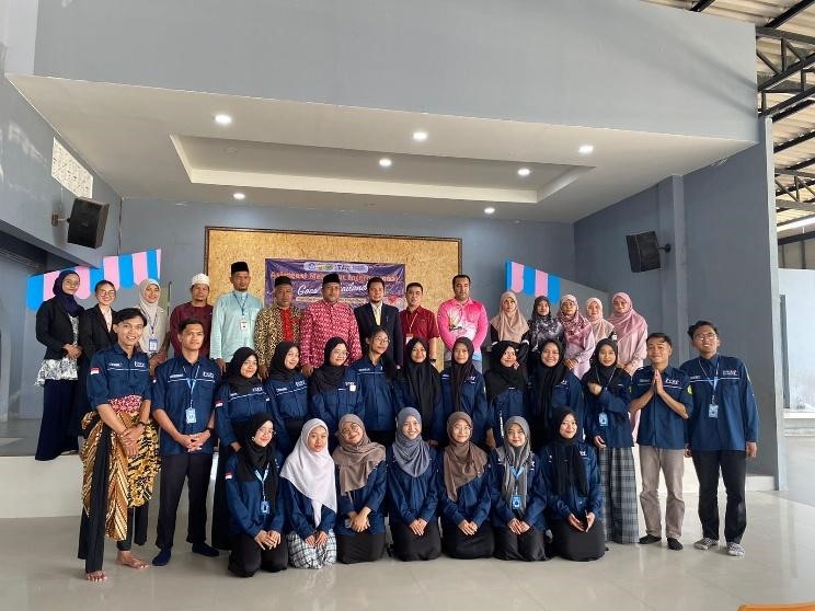 Mahasiswa Pendidikan Biologi UNEJ Asistensi Mengajar di Thailand dan Perkenalkan Budaya Indonesia
