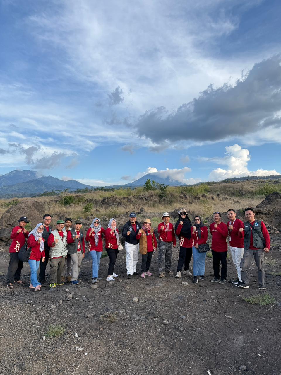 Menutup Rangkaian Acara IGI, Peserta IGGIS 2025 “Travelling Expert” Jelajahi Langsung Keunikan Geologi Ijen Geopark