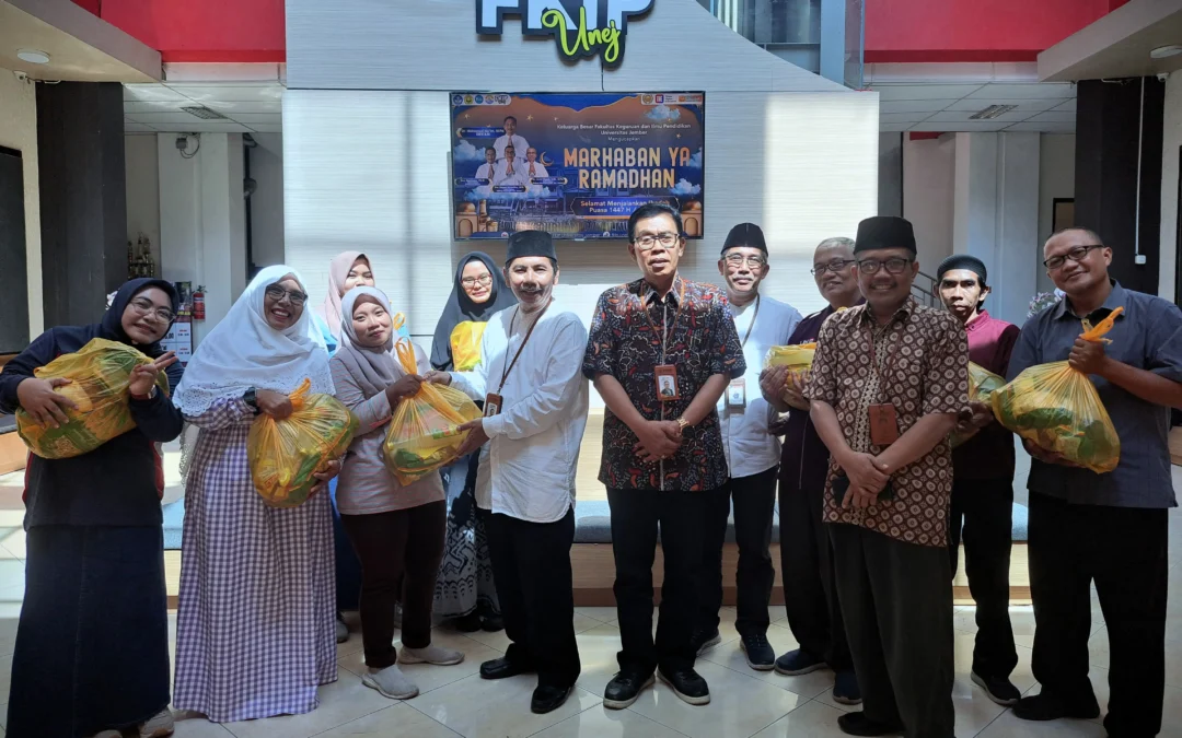 Sambut Hari Kemenangan, FKIP Universitas Jember Bagikan Bingkisan Lebaran kepada Dosen dan Tenaga Kependidikan