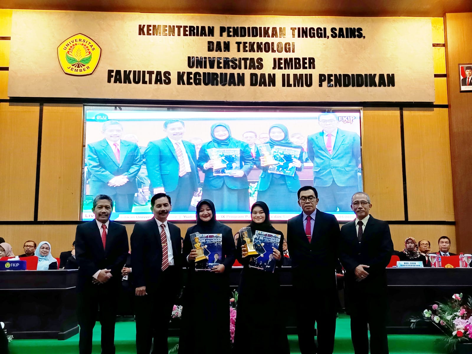 Sayyidati Marlinda Yunita Raih IPK 4,00, Lulusan Terbaik Tingkat Fakultas Program Studi Magister Pendidikan Dasar FKIP Universitas Jember pada Wisuda Periode IX 2025/2026