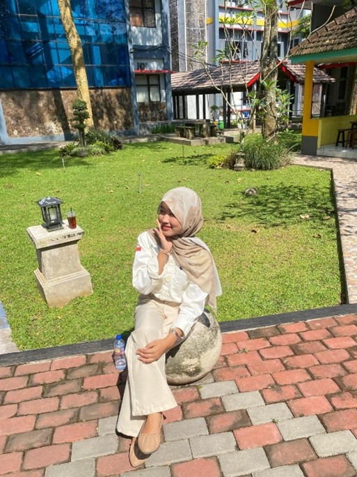 Dari Jember ke Thailand, Isnaini Fauzi Siap Mengajar di Ranah Internasional