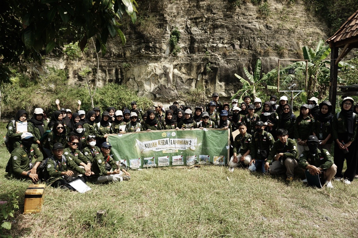 Mahasiswa Pendidikan Geografi UNEJ Perdalam Pemahaman Lapangan Melalui KKL ke Kebumen dan Yogyakarta
