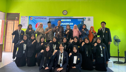TINGKATKAN KOMPETENSI PENDIDIK MAHASISWA FKIP UNIVERSITAS JEMBER SUKSES JALANKAN PROGRAM ASISTEN MENGAJAR DI SMP NEGERI 14 JEMBER