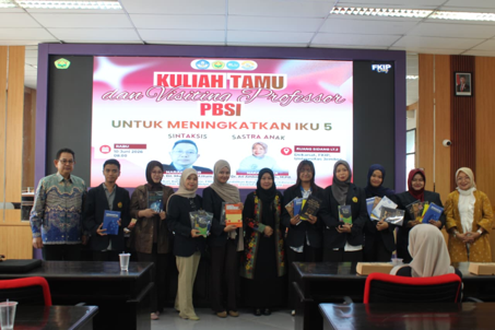 KUPAS TUNTAS SINTAKSIS DAN SASTRA ANAK KULIAH TAMU PBSI FKIP UNIVERSITAS JEMBER BANGKITKAN GAIRAH RISET MAHASISWA