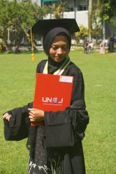 Mengakhiri Perjalanan dengan Inovasi, Wisudawan Pendidikan Bahasa Inggris FKIP UNEJ Siap Menjadi Pendidik Profesional