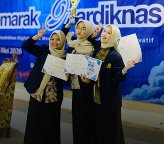 Tim Mahasiswa Raih Juara 2 Esai Nasional Lewat Inovasi SHADOW.ID untuk Pemerataan Akses Belajar di Pedalaman