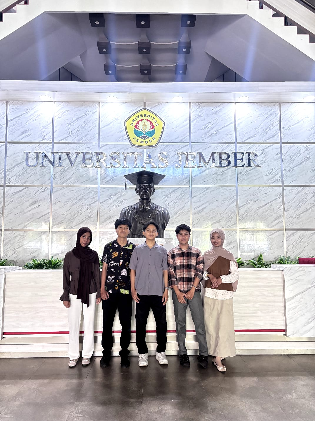 ANGKAT ISU KESEJAHTERAAN GURU TIM BBA FKIP UNIVERSITAS JEMBER RAIH PRESTASI GEMILANG PADA KOMPETISI VIDEOGRAFI